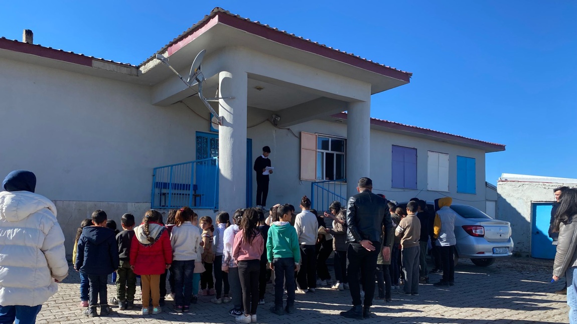 10 KASIM ATATÜRK'Ü ANMA TÖRENİ YAPILDI.